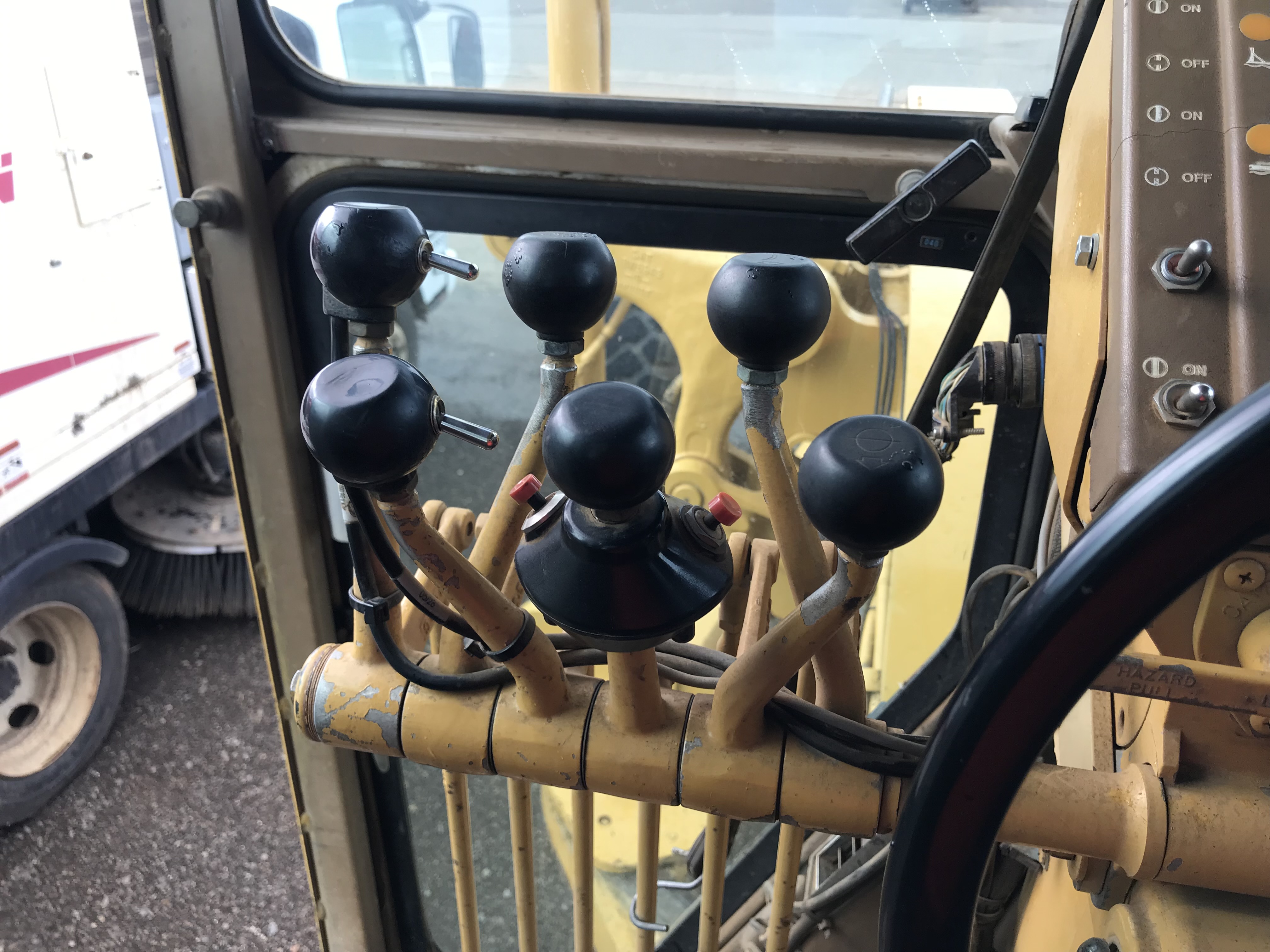 1995 CATERPILLAR 140G - Image 9